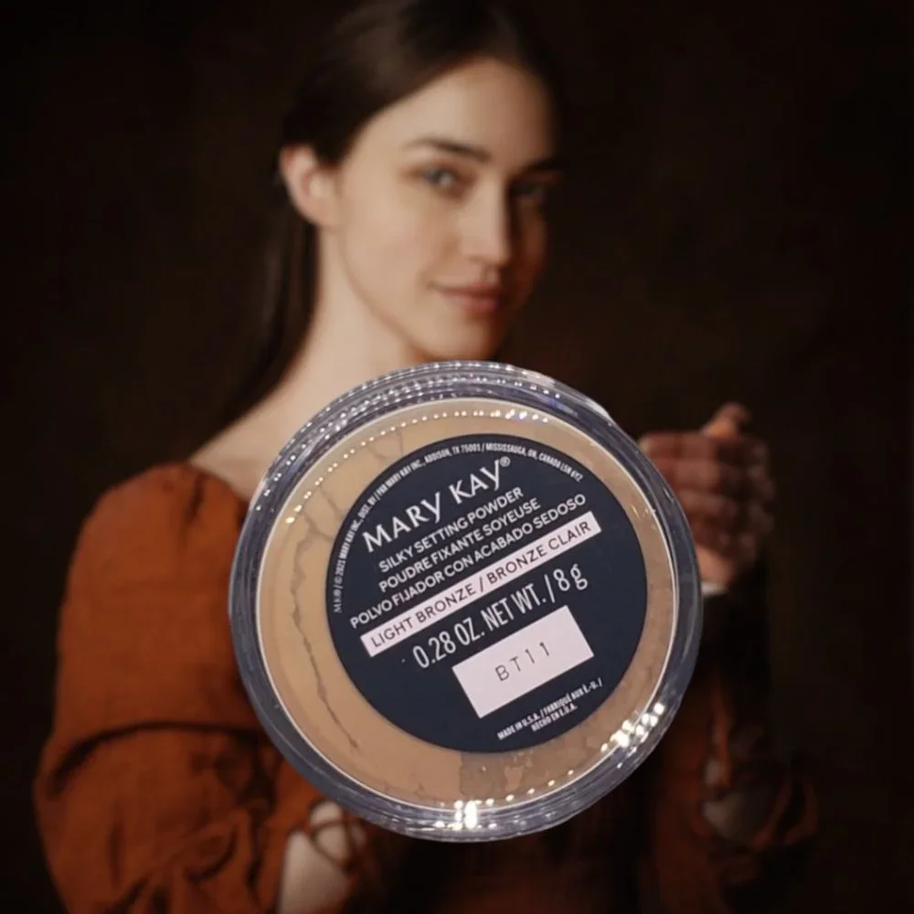 Light Bronze Silky Setting Powder - Mary Kay